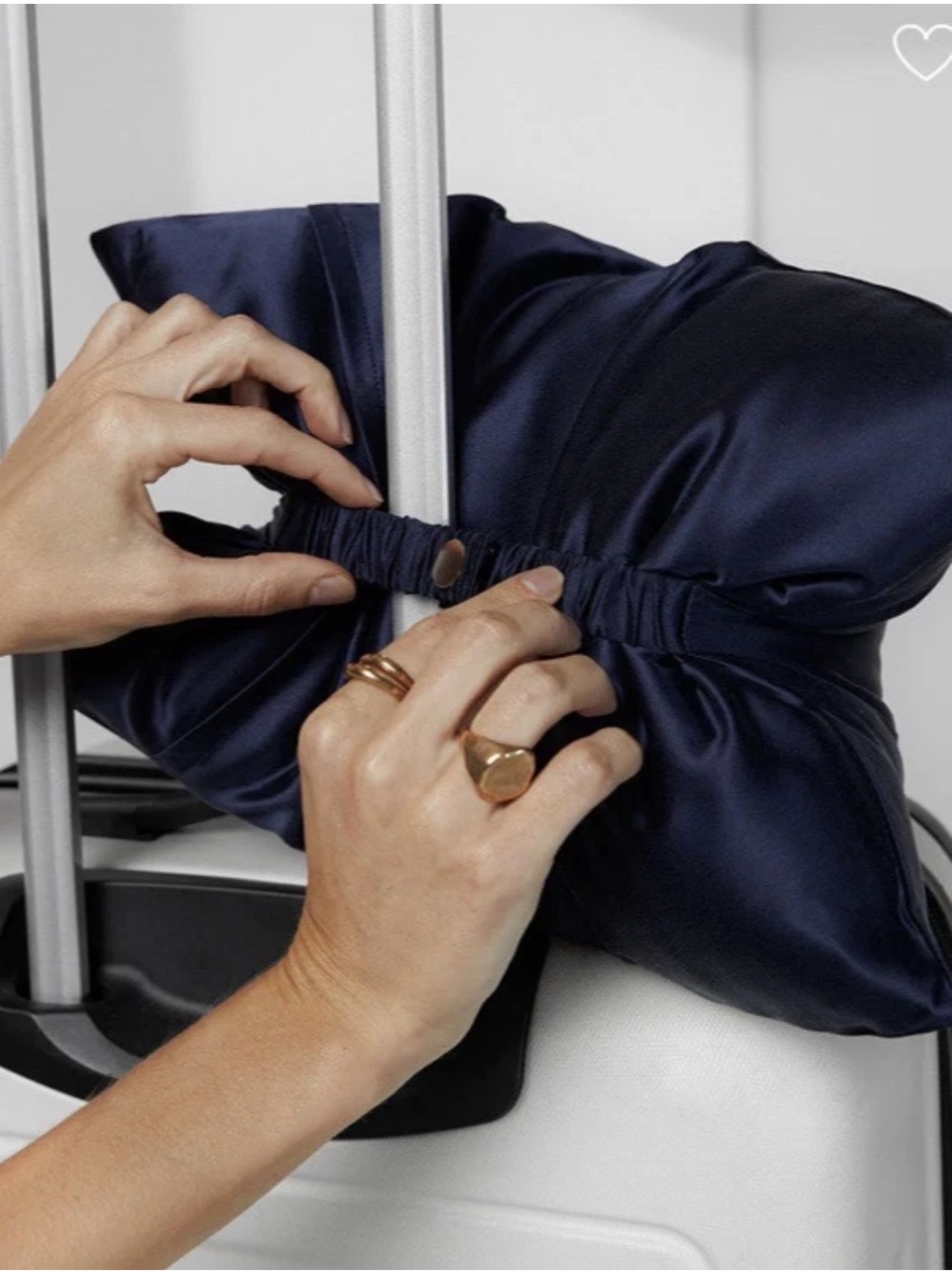 Lunya washable silk travel pillow - Picture 3 of 12